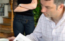 Chồng ít nói, vợ càng điên